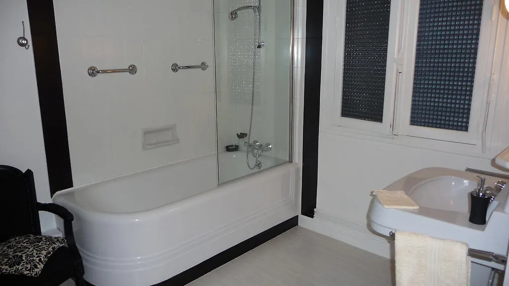La Maison Pourpre Bed & Breakfast Tarbes France
