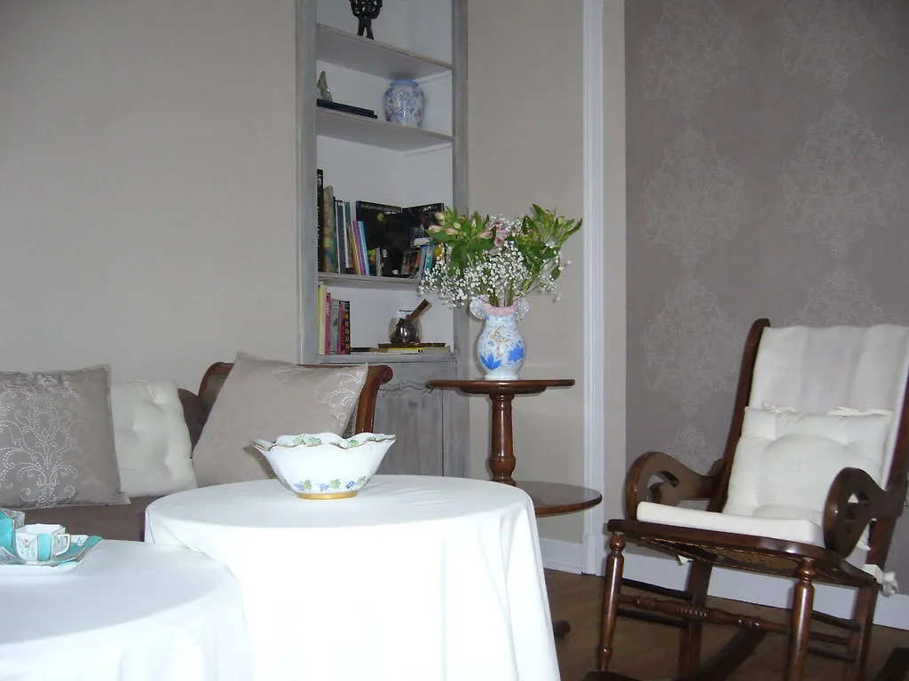 La Maison Pourpre Bed & Breakfast Tarbes 0*,  France