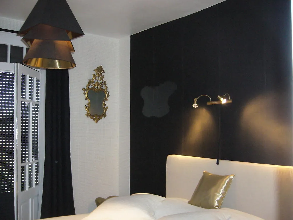 La Maison Pourpre Bed & Breakfast Tarbes 0*,
