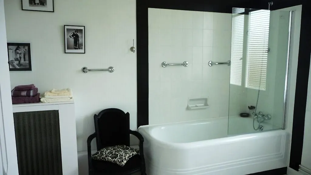 La Maison Pourpre Bed & Breakfast Tarbes